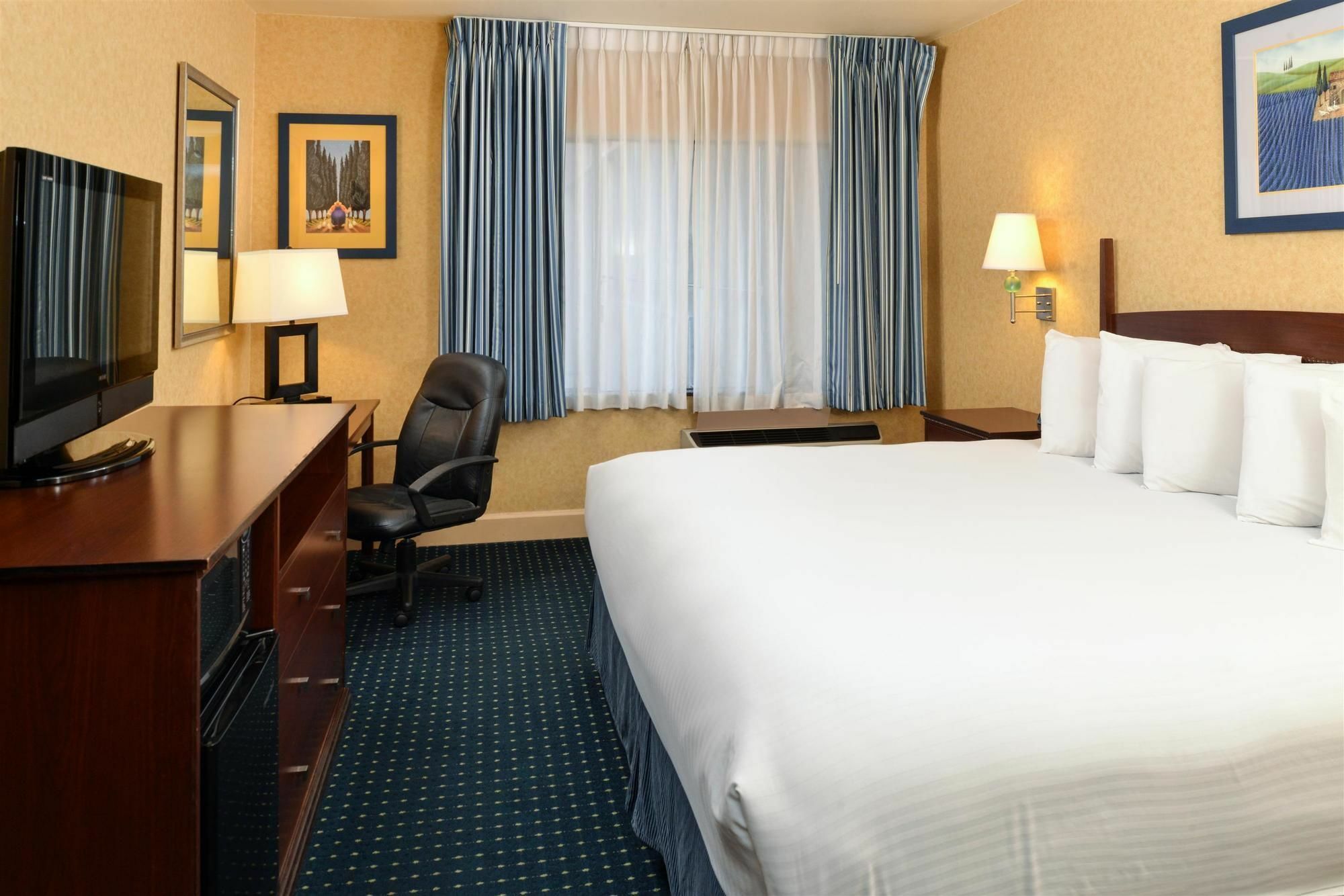 Holiday Inn - Salem By Ihg Екстер'єр фото